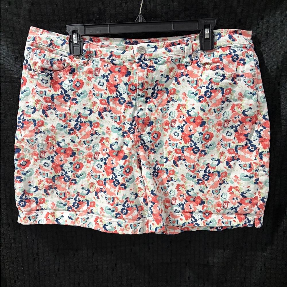 Gloria Vanderbilt Floral Jean Shorts in White, Coral & Navy
